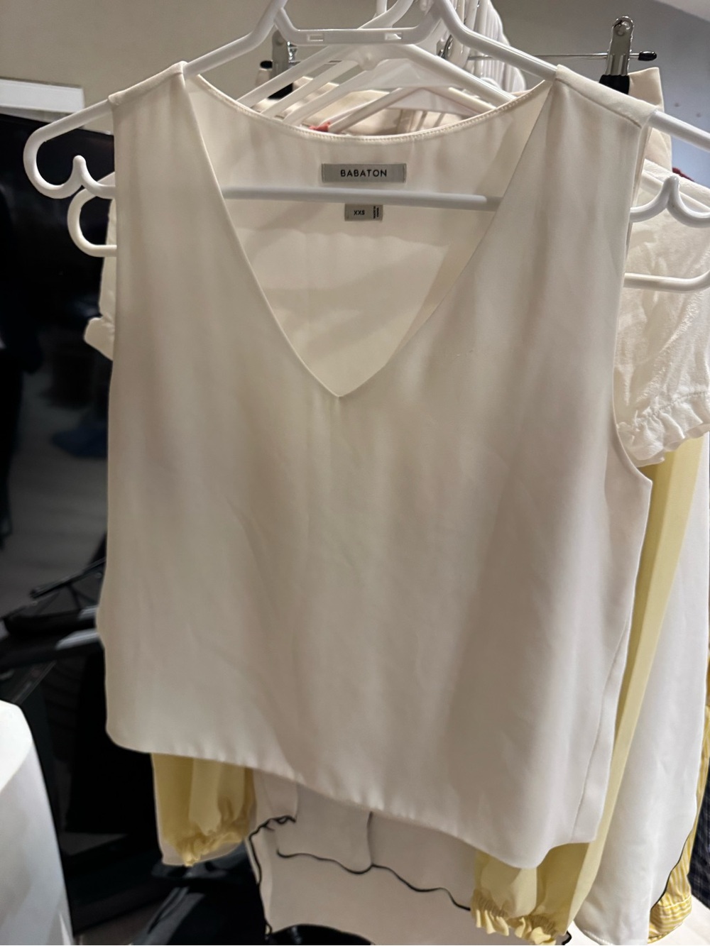 Aritzia Babaton Cream V-Neck Sleeveless Camisole Murphy Randy Blouse Size XXS